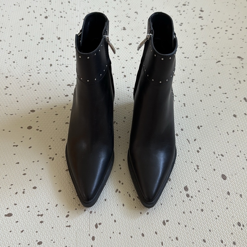 💘 PAIGE - GISELLE POINTED TOE STUDDED BOOTIES